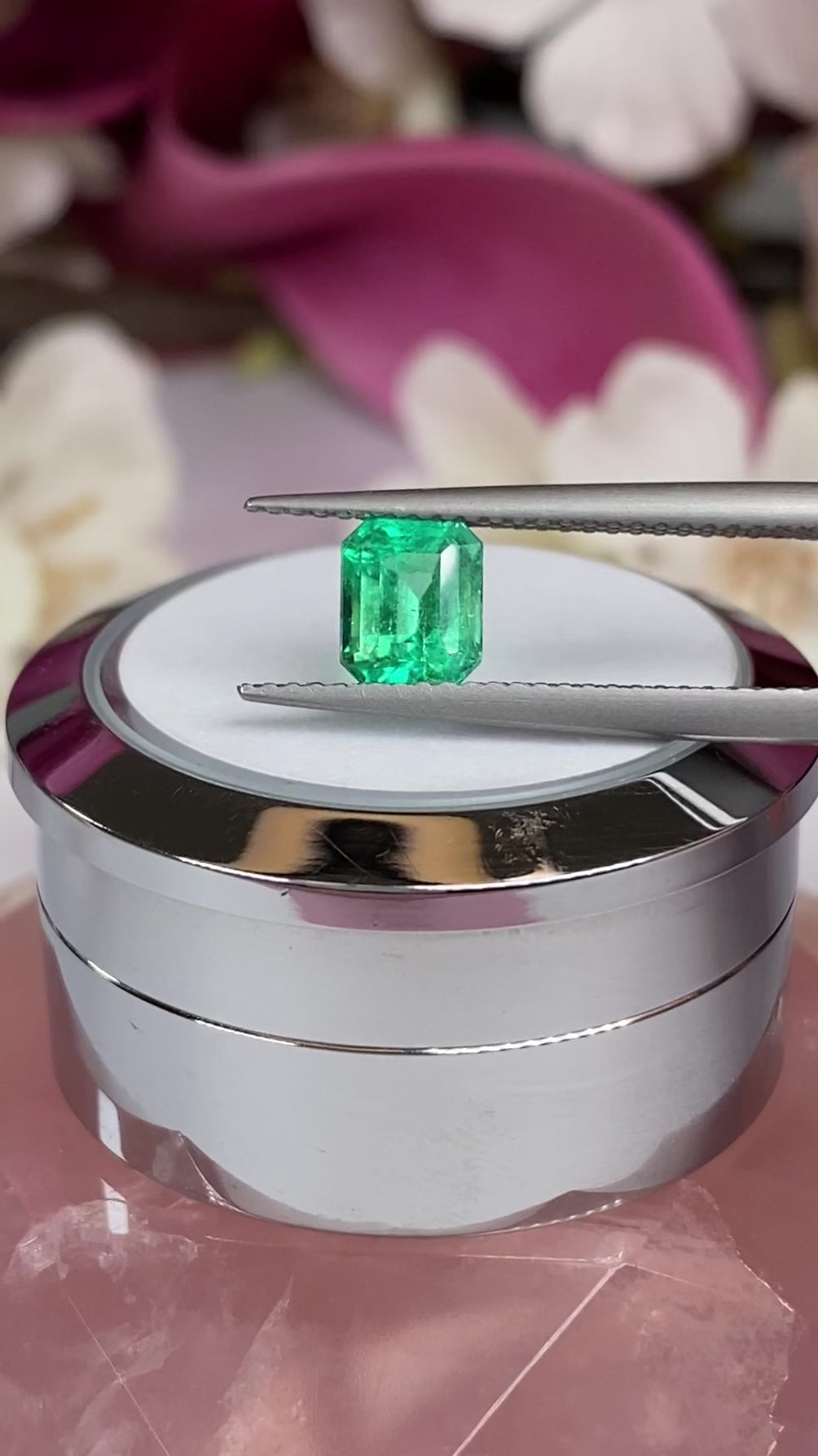 0.87ct Colombian Emerald